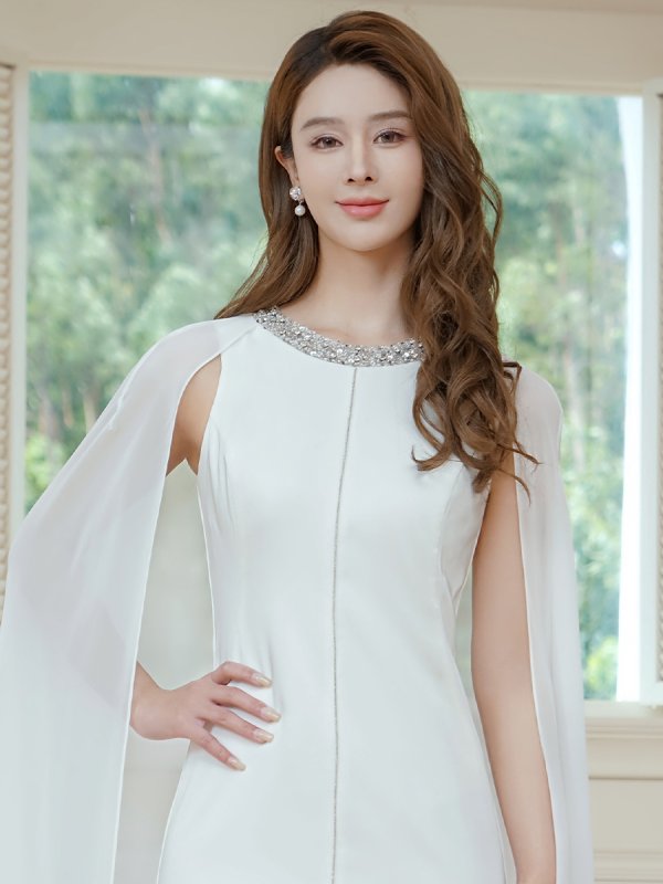 ホワイト モデル：Aoli　身長：162cm 着用サイズ：7号(Sサイズ)