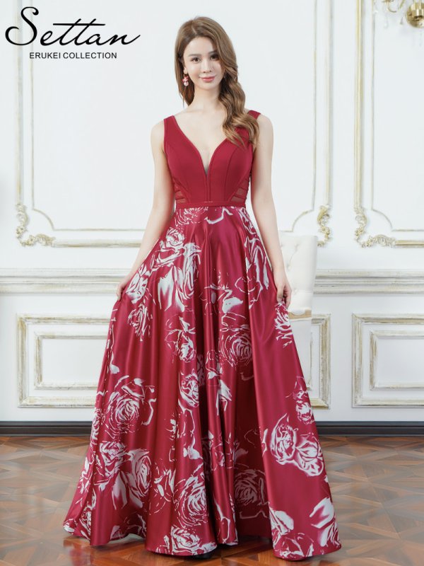 ワインレッド×ホワイト　モデル：Aoli　身長：162cm 着用サイズ：7号(Sサイズ)