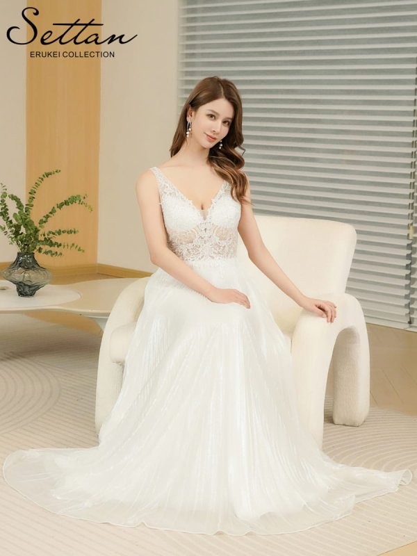 ホワイト　モデル：Aoli　身長：162cm 着用サイズ：7号(Sサイズ)