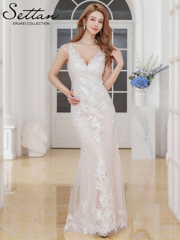 ホワイトxベージュ モデル：Aoli　身長：162cm 着用サイズ：7号(Sサイズ)