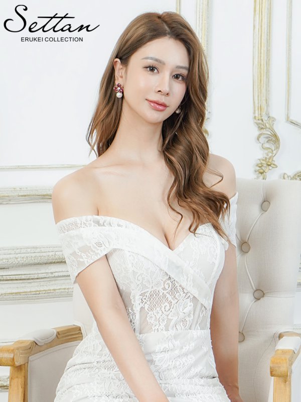 ホワイト モデル：Aoli　身長：162cm 着用サイズ：7号(Sサイズ)