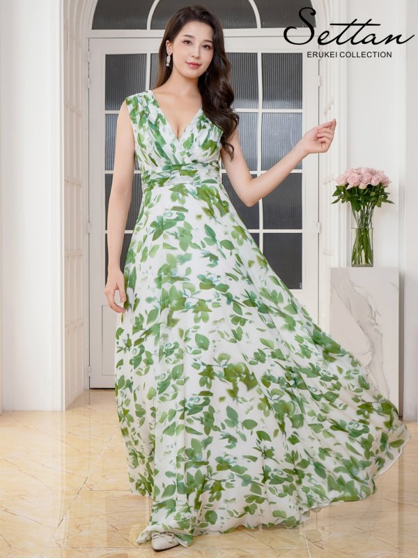 ホワイト×グリーン　モデル：Didi　身長：166cm　着用サイズ：7号(Sサイズ)