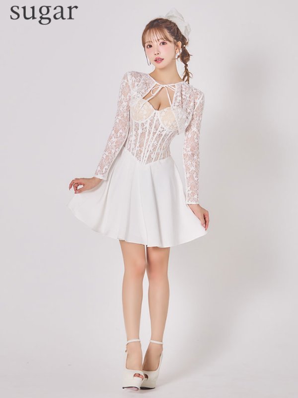 ホワイト　モデル：三上悠亜　身長：159cm　着用サイズ：7号(Sサイズ)着用