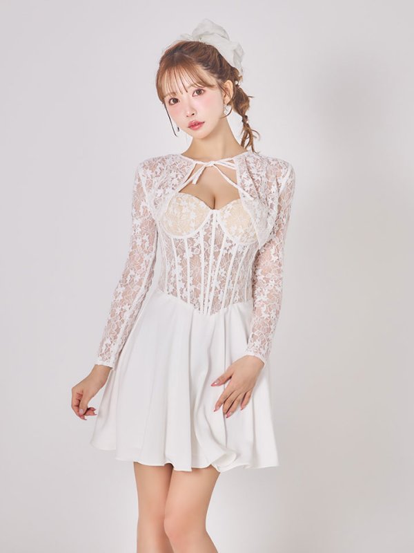 ホワイト　モデル：三上悠亜　身長：159cm　着用サイズ：7号(Sサイズ)着用