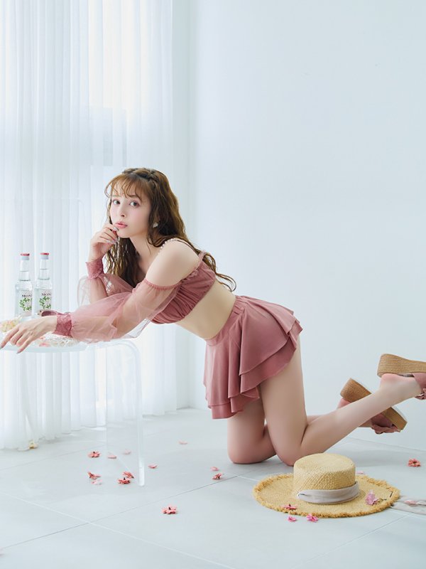 モデル:加藤ナナ 身長:160cm 着用サイズ:Sサイズ