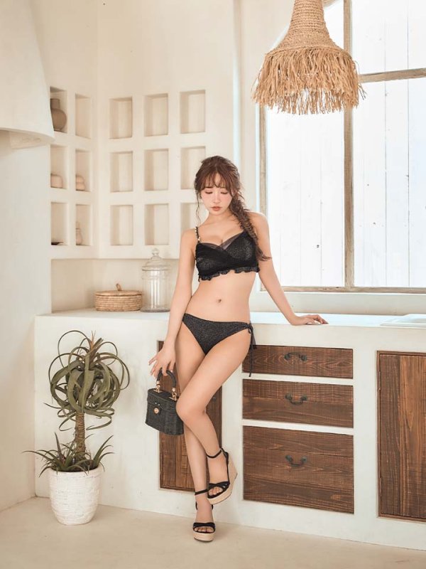 ブラック モデル：三上悠亜　身長159cm　着用サイズ：Sサイズ