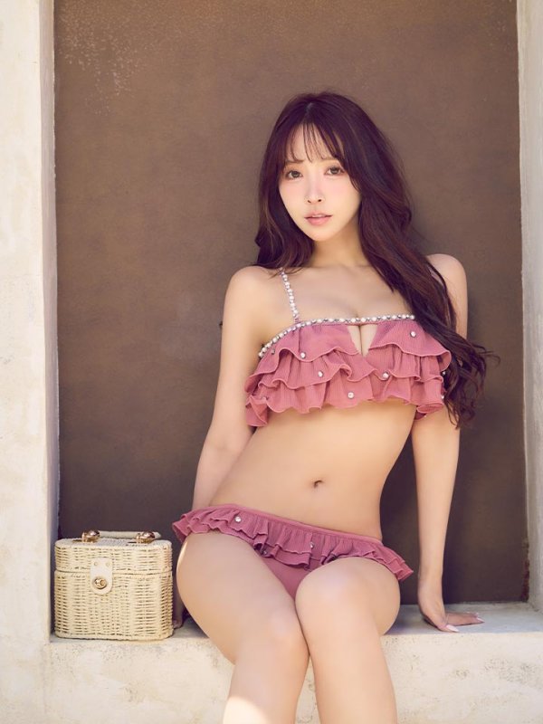 ピンク　モデル：三上悠亜　身長159cm　着用サイズ：Sサイズ