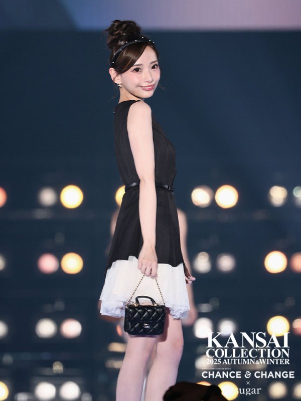 ブラック×アイボリー　モデル：みあ　身長：147cm　着用サイズ：Sサイズ