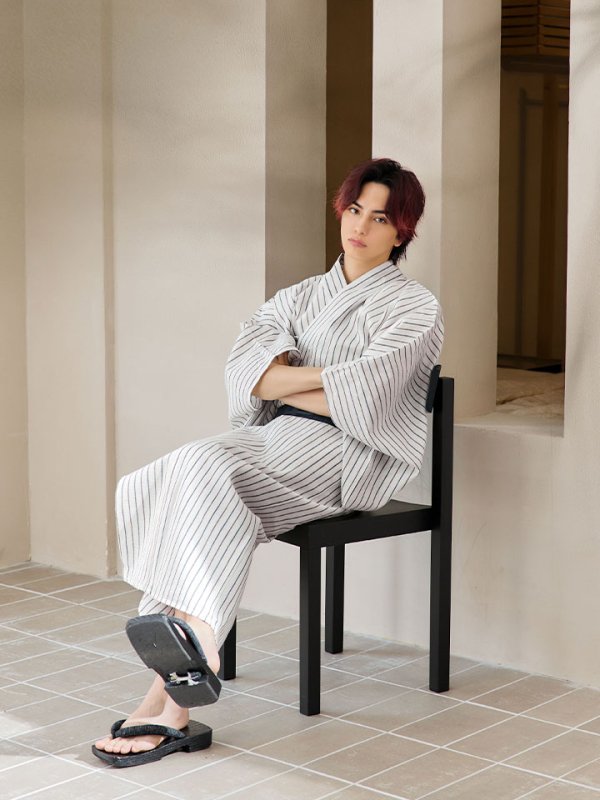 画像2: 【即日発送】【メンズ浴衣】白地にトリコロールカラーのストライプ紳士浴衣【浴衣３点セット 浴衣/帯/下駄】[YMT] (2)