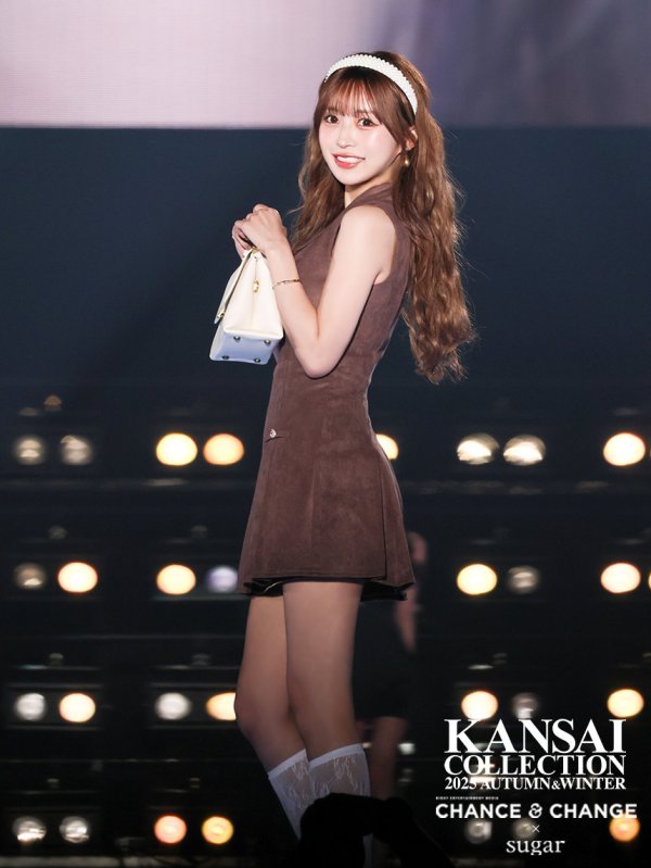 画像2: 【ななにー/関西コレクション着用】XSサイズあり【DEA./ディア】スエード/ ジップ/ カラー/ フレア/ ワンピース/ ミニドレス/ キャバドレス[OF08] (2)