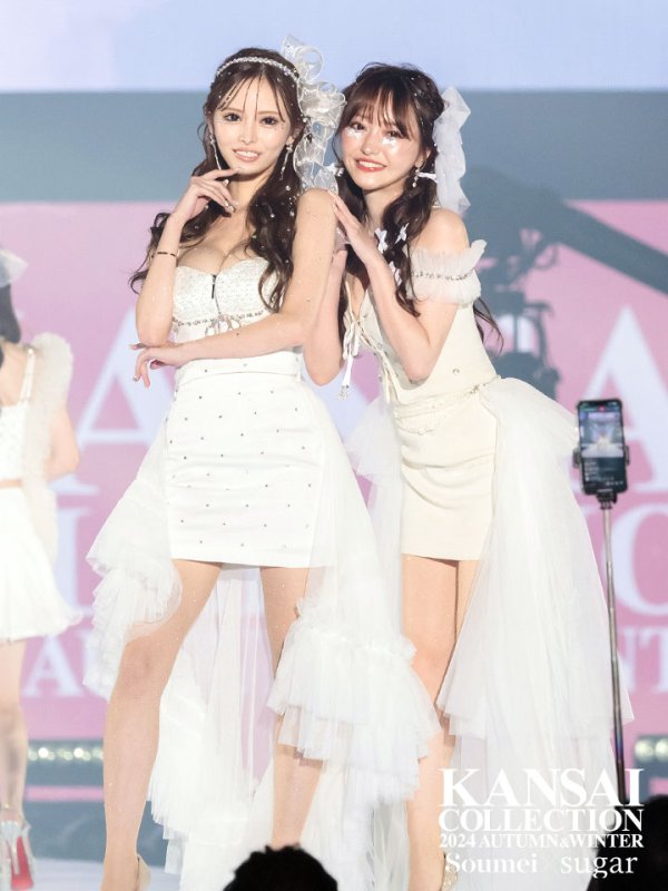 画像2: 【羽澄まり/関西コレクション着用】XSサイズあり【PURESS/ピュアレス】バストレースアップ/ オフショルダー/ パール/ ビジュー/ マイクロミニ/ ミニドレス/ キャバドレス[OF5] (2)