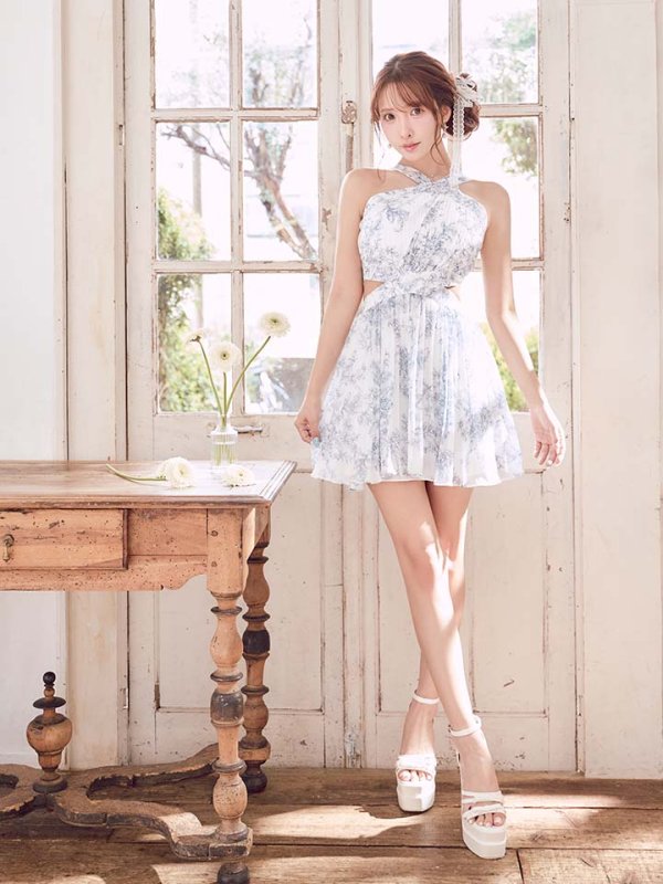 ネイビープリント　モデル：三上悠亜　身長：159cm　着用サイズ：Sサイズ