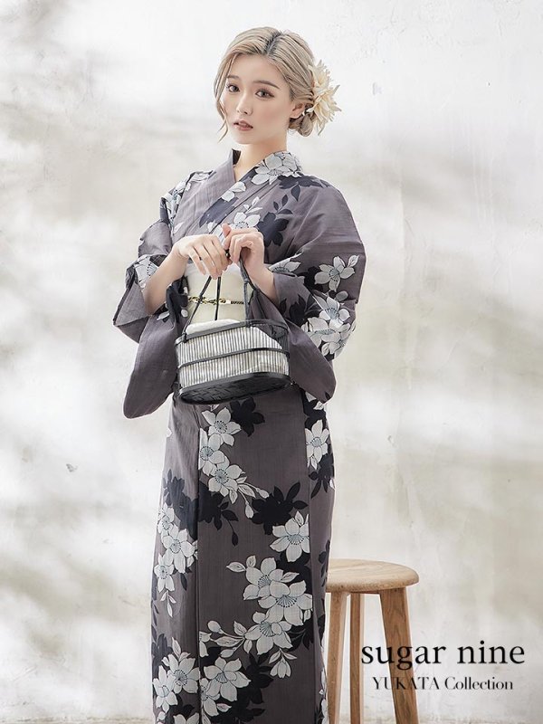画像3: 【即日発送】【浴衣】クラシカルグレーの百合浴衣 【浴衣３点セット 浴衣/帯/下駄】[YMT] (3)