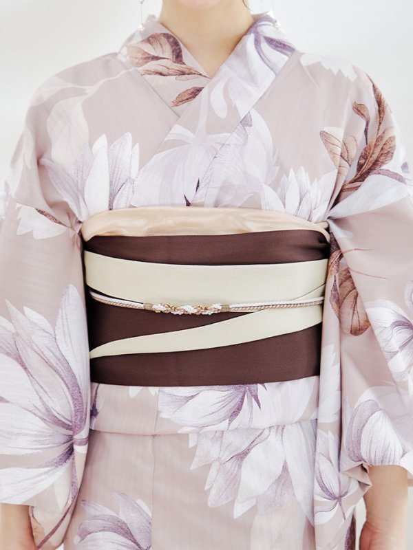 画像16: 【即日発送】【浴衣】ホワイトフラワーブラウン浴衣 【浴衣３点セット 浴衣/帯/下駄】[YMT] (16)