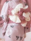 画像6: 【浴衣セール】【浴衣】 くすみピンク地xニュアンスフラワー 牡丹柄 浴衣 【浴衣３点セット 浴衣/帯/下駄】 OBI-siwa-200-kj-6-W / HIMO-900-yn-8-P / YA-1079-kj-5-W / Yobi-030-BakedP / GETA-02-ok-5-P [YMT] (6)