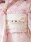 画像7: 【即日発送】【浴衣】 大人スウィート百合浴衣   OBI-siwa-200-kj-13-OW / HIMO-900-yn-8-P / YA-1079-kj-5-W / HEKO-800-sb-4-P / GETA-02-ok-5-P [YMT] (7)