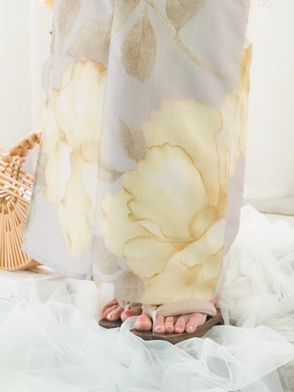 画像18: 【浴衣セール】【即日発送！】グレージュ×イエローフラワー浴衣【浴衣３点セット 浴衣/帯/下駄】[YMT] (18)