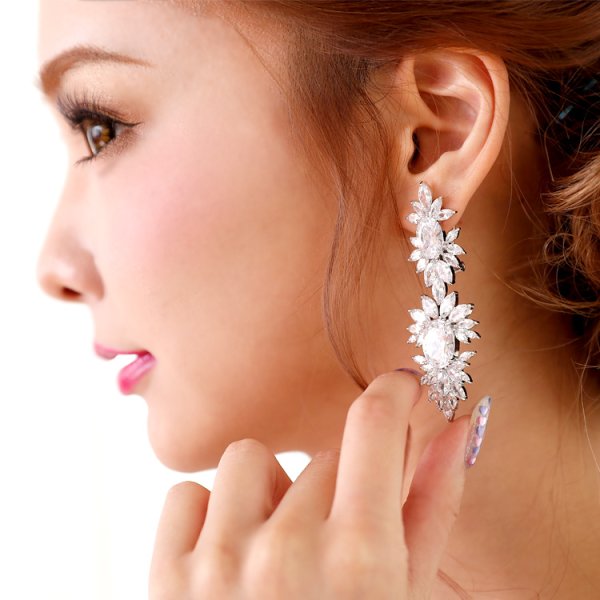 画像4: 訳あり商品☆ビジュー取れ☆【アクセサリー：ピアス】【ANGEL R】フラワーモチーフ/ストーン/シルバー/ピアス シルバー[OF02-U] (4)