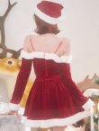 レッド　モデル：明日花キララ　身長162cm　着用サイズ：Sサイズ