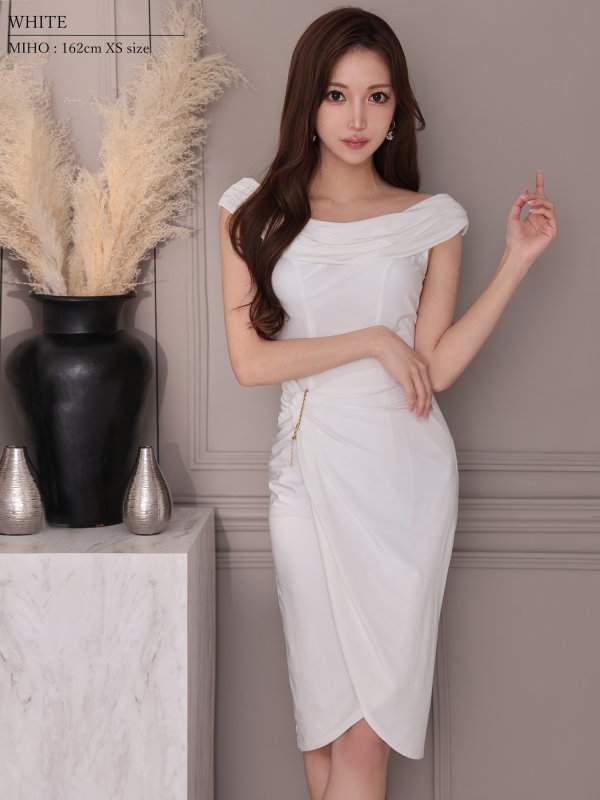 ホワイト モデル：七瀬みほ　身長：162cm　着用サイズ：XSサイズ