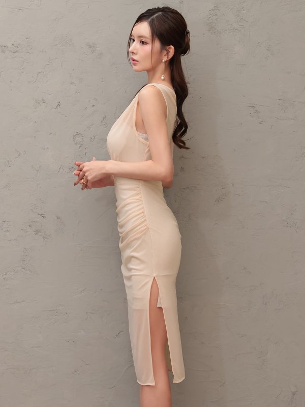 アイボリー モデル：カレン　身長：165cm　着用サイズ：XSサイズ