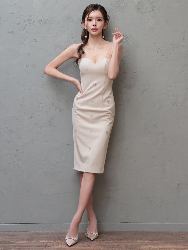 ベージュ　モデル：カレン　身長：165cm　着用サイズ：XSサイズ