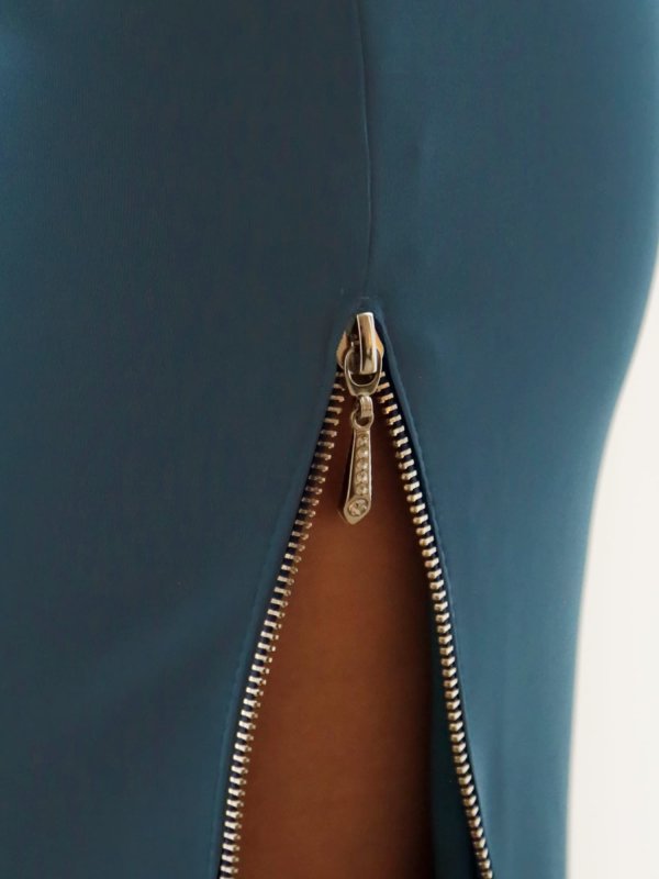 ティールブルー