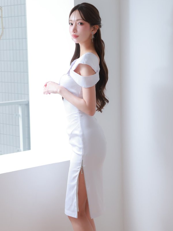 ホワイト　モデル：七瀬みほ　身長：162cm　着用サイズ：XSサイズ