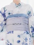 画像14: 【予約 / 5月中旬発送予定】瑠璃色ビオラブーケ浴衣 OBI-g-500-kj-8-GY / HIMO-900-yn-4-GYxGY / HEKO-800-sb-8-DusBL / YA-953-kn-BL / GETA-01-kj-2-BL/ [y/YMT] (14)