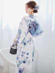 画像2: 【予約 / 5月中旬発送予定】瑠璃色ビオラブーケ浴衣 OBI-g-500-kj-8-GY / HIMO-900-yn-4-GYxGY / HEKO-800-sb-8-DusBL / YA-953-kn-BL / GETA-01-kj-2-BL/ [y/YMT] (2)