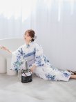 画像9: 【予約 / 5月中旬発送予定】瑠璃色ビオラブーケ浴衣 OBI-g-500-kj-8-GY / HIMO-900-yn-4-GYxGY / HEKO-800-sb-8-DusBL / YA-953-kn-BL / GETA-01-kj-2-BL/ [y/YMT] (9)