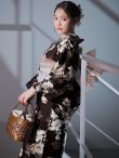 画像2: 【予約 / 5月下旬発送予定】ブラウン地の宵染牡丹浴衣 OBI-g-500-kj-7-GYGE / HIMO-900-yn-7-MOC / HEKO-800-sb-11-MOC / YA-594-kj-CL / GETA-02-ok-4-MOC / [y/YMT] (2)