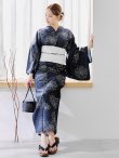 画像12: 線画フラワー紺地浴衣【浴衣３点セット 浴衣/帯/下駄】 OBI-hira-100-ok-15-WxW / HIMO-900-yn-1-B / YA-1072-kn-B / GETA-01-kj-1-B/ [y/OF01] (12)