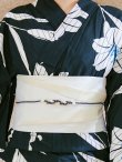 画像19: 【即日発送】ストライプ菖蒲柄浴衣【浴衣３点セット 浴衣/帯/下駄】 OBI-hira-100-ok-15-WxW / HIMO-900-yn-1-B / YA-1072-kn-B / GETA-01-kj-1-B / [/OF01] (19)