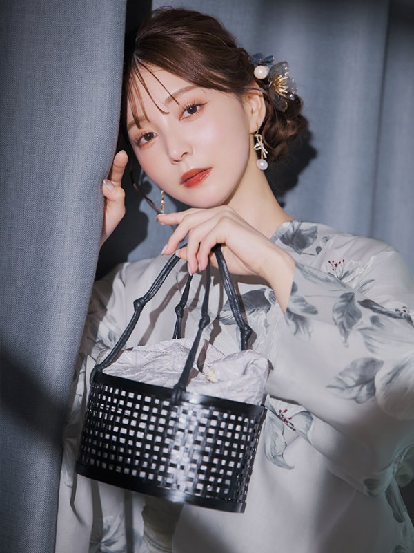 画像2: 【即日発送】クラシカルフラワー大人モード浴衣【浴衣３点セット 浴衣/帯/下駄】[YMT] (2)