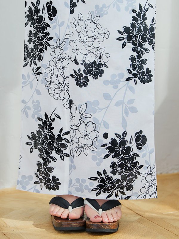 画像15: 【即日発送】ホワイトブラック桜柄浴衣 【浴衣3点セット 浴衣/帯/下駄】 [YMT/o] (15)