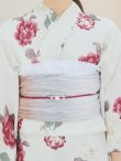 画像16: 白紅椿柄浴衣【浴衣３点セット 浴衣/帯/下駄】OBI-g-500-kj-7-GYGE / HIMO-902-kj-5-RosePK / HEKO-800-sb-5-W / YA-1002-kj-R / GETA-02-ok-7-R / [YMT] (16)