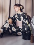 画像2: 【即日発送】ピオニーブラック花柄浴衣【浴衣３点セット 浴衣/帯/下駄】[YMT] (2)