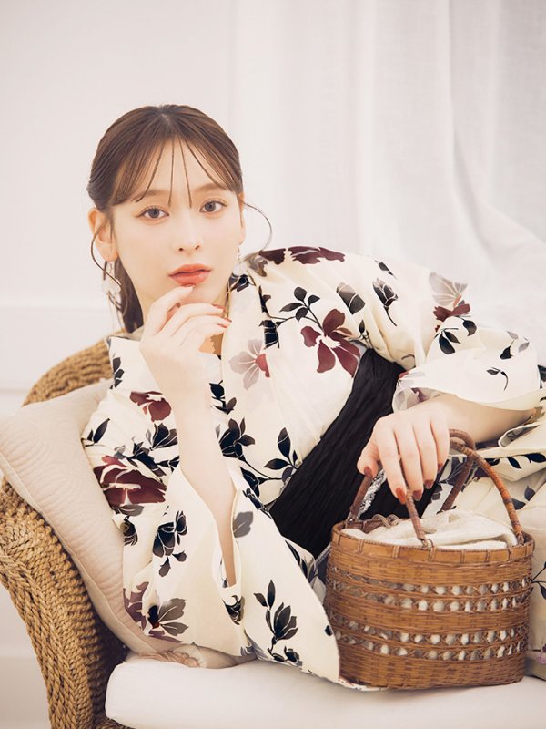 画像5: 【即日発送】水彩和モダン花柄浴衣 【浴衣3点セット 浴衣/帯/下駄】 [YMT/o] (5)