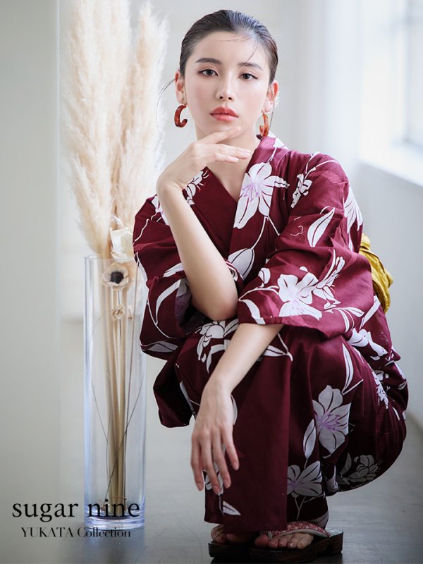 画像2: 【即日発送】【浴衣】エンジ×モダンハイビスカス浴衣 【浴衣３点セット 浴衣/帯/下駄】[YMT] (2)