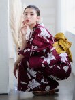 画像9: 【即日発送】【浴衣】エンジ×モダンハイビスカス浴衣  OBI-siwa-202-ok-14-MUS / HIMO-900-yn-7-MOC / YA-952-kn-W / YA-1081-kj-P / GETA-02-ok-7-R [YMT] (9)