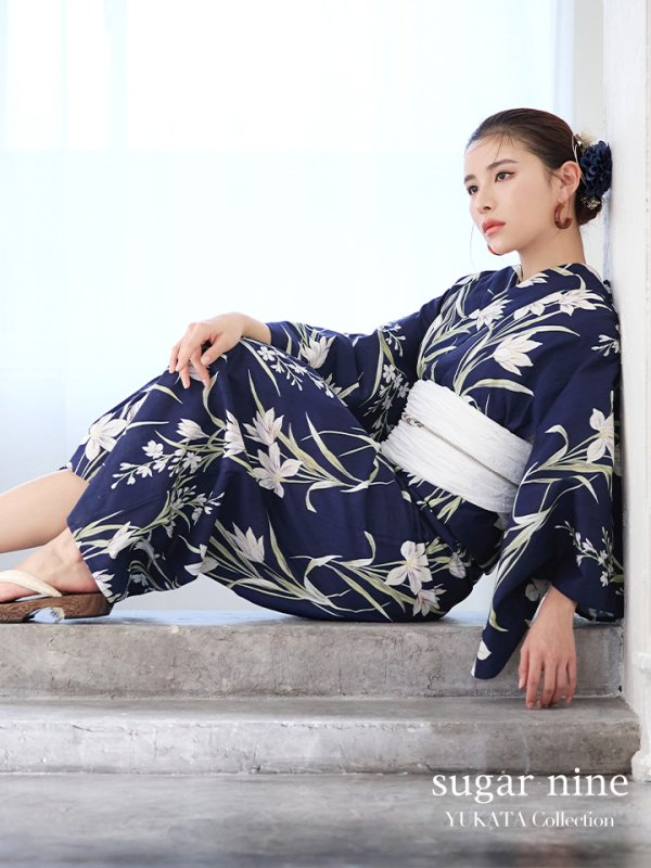 画像2: 【即日発送】ネイビー地x百合柄浴衣【浴衣３点セット 浴衣/帯/下駄】[YMT] (2)