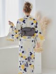 画像9: 【即日発送】【浴衣】イエローとブルーのニュアンス牡丹浴衣 OBI-hira-100-ok-5-GYxSV / HIMO-900-yn-4-GYxGY / YA-953-kn-W / AYA-68-kn-W / HEKO-800-sb-5-W / GETA-02-ok-2-IV [YMT] (9)