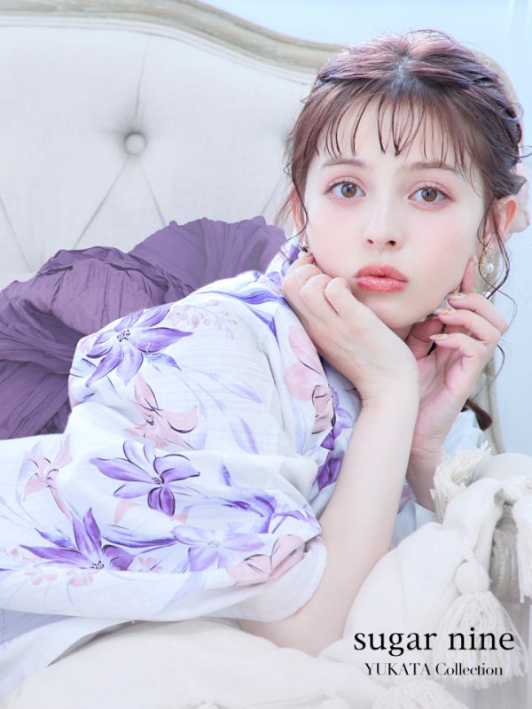 画像1: 【即日発送】パープルxピンクの百合浴衣  【浴衣３点セット 浴衣/帯/下駄】 OBI-siwa-200-kj-5-Li / HIMO-900-yn-8-P / YA-953-kn-W / HEKO-800-sb-5-W / GETA-02-ok-5-P [YMT] (1)