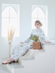 画像9: 水墨風イエロー×ブルー牡丹浴衣  (浴衣/帯/飾り紐/下駄4点セット)  OBI-siwa-202-ok-12-GR / KZH-3 / YA-1081-kj-BR / HEKO-800-sb-5-W / GETA-03-ok-4-IV [YMT] (9)