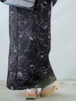 画像19: 【即日発送】ブラック×線画フラワー浴衣【浴衣３点セット 浴衣/帯/下駄】OBI-siwa-202-ok-6-W / HIMO-900-yn-5-IV / HEKO-800-sb-5-WH / YA-1079-kj-8-W / GETA-03-ok-2-P [YMT] (19)