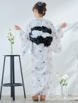 画像17: 【即日発送】ホワイト×線画フラワー浴衣【浴衣３点セット 浴衣/帯/下駄】OBI-siwa-202-ok-11-B / HIMO-900-yn-1-B / HEKO-800-sb-5-WH / YA-73-kn-GY / GETA-03-ok-2-P[YMT] (17)