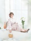 画像11: 【即日発送】ピンクベージュ×ホワイトローズ浴衣 【浴衣３点セット 浴衣/帯/下駄】 siwa-36ok / HIMO-903-kj-W / HEKO-800-sb-5-WH / YA-74-kn-P / YA-1017-am-W / GETA-02-ok-5-P / [YMT] (11)