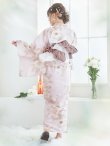 画像20: 【即日発送】ピンクベージュ×ホワイトローズ浴衣 【浴衣３点セット 浴衣/帯/下駄】 siwa-36ok / HIMO-903-kj-W / HEKO-800-sb-5-WH / YA-74-kn-P / YA-1017-am-W / GETA-02-ok-5-P / [YMT] (20)