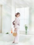 画像6: 【即日発送】ピンクベージュ×ホワイトローズ浴衣 【浴衣３点セット 浴衣/帯/下駄】 siwa-36ok / HIMO-903-kj-W / HEKO-800-sb-5-WH / YA-74-kn-P / YA-1017-am-W / GETA-02-ok-5-P / [YMT] (6)